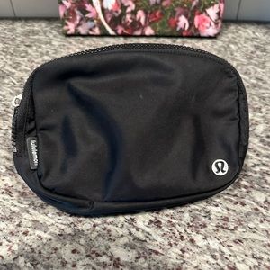 Lululemon Everywhere Belt Bag 1L
